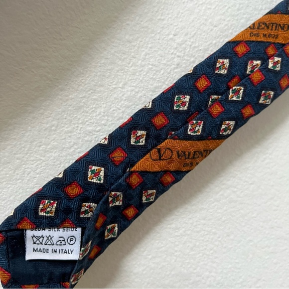 VALENTINO Italian Silk Tie - Picture 7 of 7